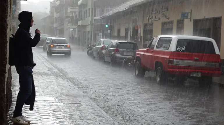 Lluvias de fuertes a muy fuertes se esperan para este lunes en algunas zonas de Tabasco