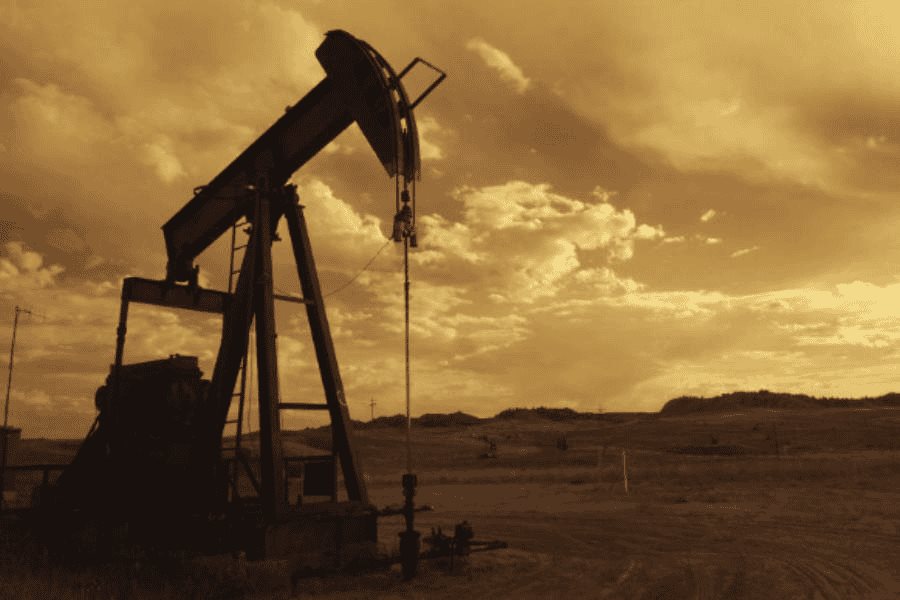Precio del petróleo cae tras represalia de Irán; el crudo Brent y el petróleo Texas bajan más de 7%