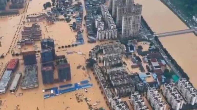 Bajo el agua el suroeste de China tras desbordamiento del río Duliu