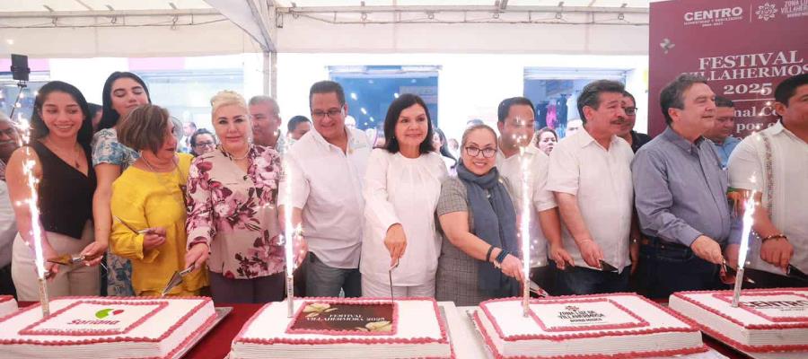 Realizan tradicional partida de pastel para celebrar aniversario 461 de Villahermosa Realizan tradicional partida de pastel para celebrar aniversario 461 de Villahermosa