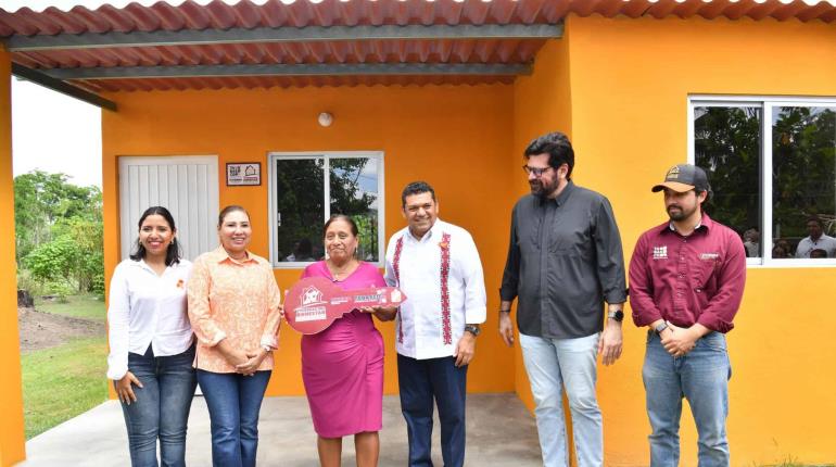 Entrega Ejecutivo primeras 40 casas de 300 en zona rural de Cunduacán