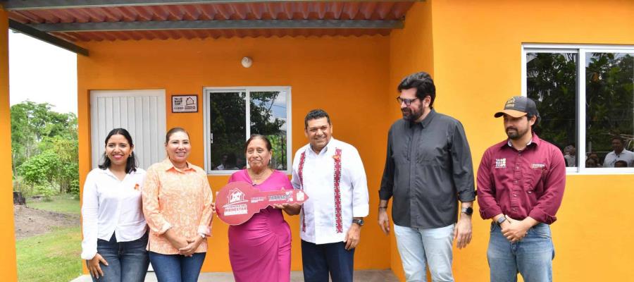 Entrega Ejecutivo primeras 40 casas de 300 en zona rural de Cunduacán