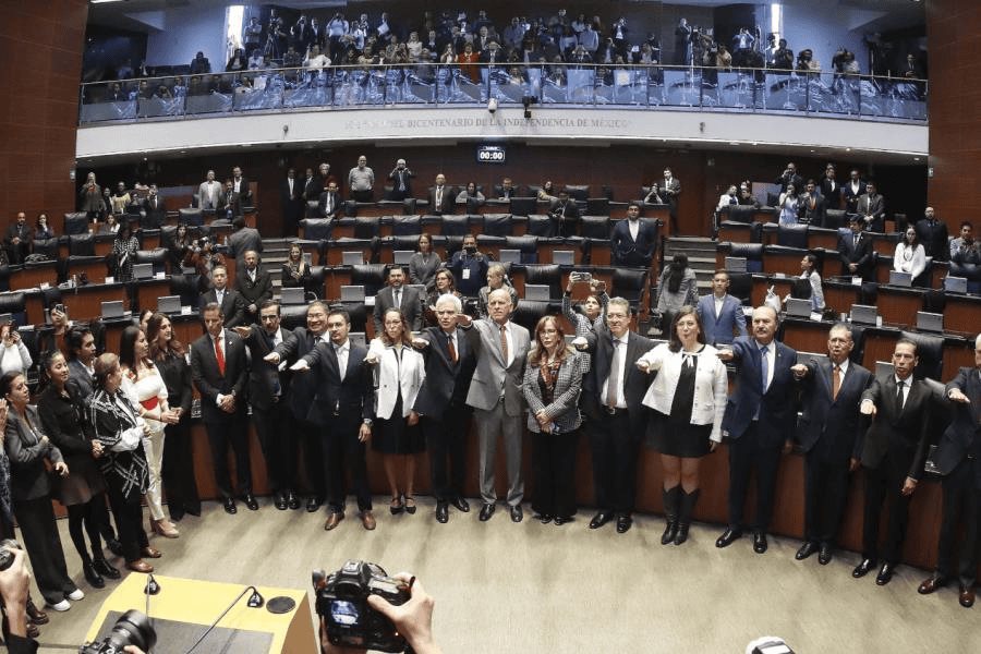 Pese a negativa de la oposición, ratifican a Juan Ferrer como embajador en la Unesco