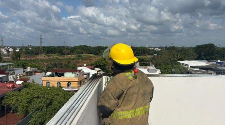 Controlan bomberos incendio en la Primero de Mayo de Centro