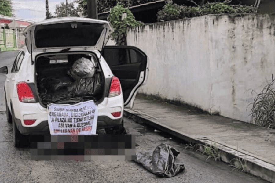 Abandonan camioneta con restos humanos y mensaje de amenaza al norte de Veracruz