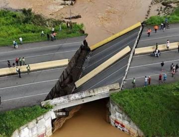 Colapsa puente en Venezuela tras intensas lluvias
