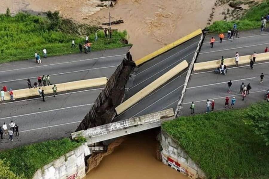 Colapsa puente en Venezuela tras intensas lluvias