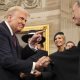 Celebra Trump fallo de Corte Suprema donde podrá negar ciudadanía a hijos de migrantes