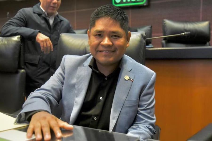 Erasmo Catarino, pasa de los escenarios al Senado; sustituye a Luis Melgar