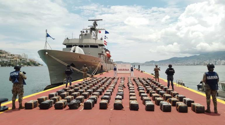 Aseguran semisumergible con 3.5 toneladas de cocaína en costas de Guerrero