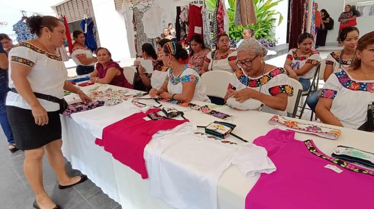 Celebra Centro expo comercial, gastronómica y artesanal, con expositores indígenas