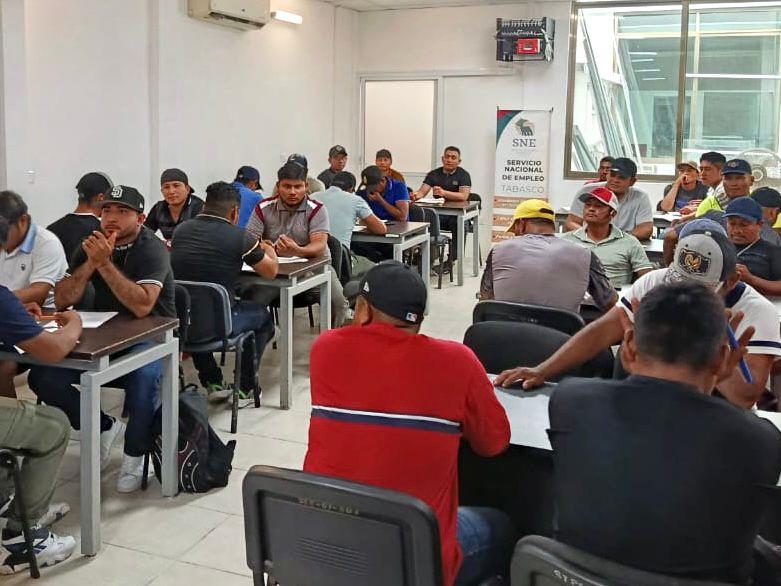 Reporta SNE retorno legal de 125 tabasqueños que trabajaban en cultivo de tomate en EE. UU.