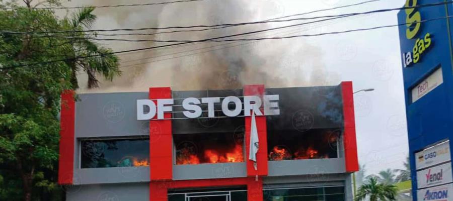 Arde tienda china ´DF Store´ en Villahermosa a días de ser inaugurada Arde tienda china ´DF Store´ en Villahermosa a días de ser inaugurada