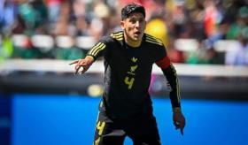 Jesús Gallardo y Edson Álvarez superan a Ochoa como los mexicanos con más juegos en Copa Oro