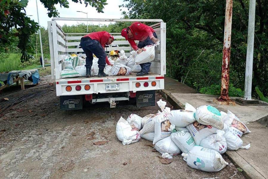 Refuerzan compuerta municipal ante incremento del río de La Sierra en Tacotalpa Refuerzan compuerta municipal ante incremento del río de La Sierra en Tacotalpa