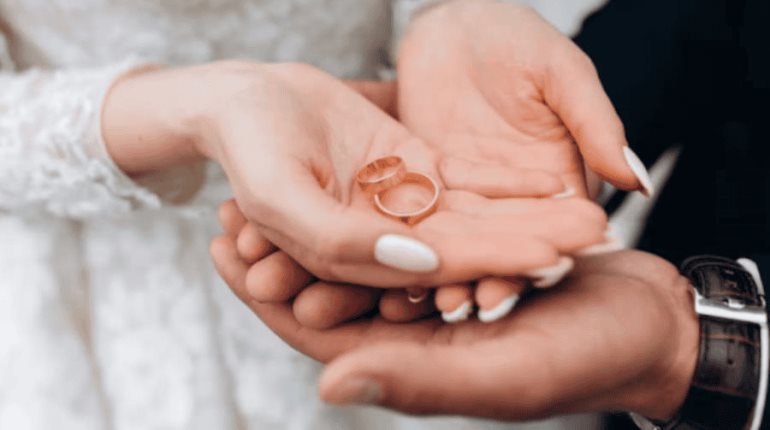 Recomienda Iglesia pedir a Dios por la unión de los matrimonios