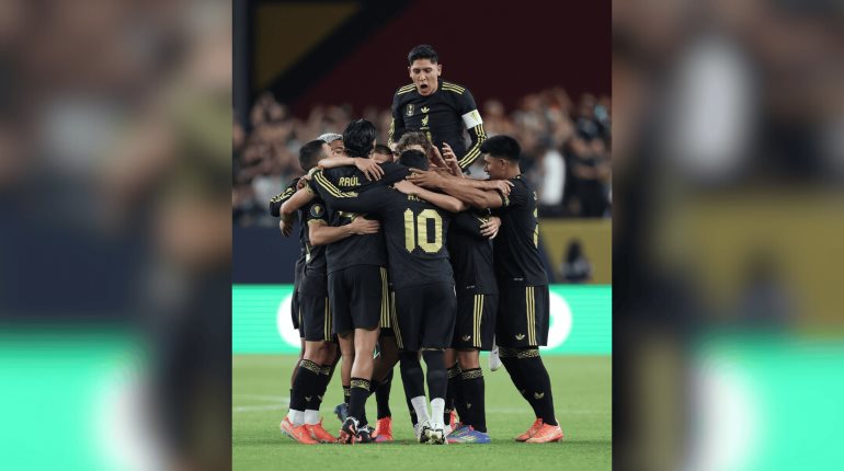 México vence 2-0 a Arabia y se clasifica a semifinales de la Copa Oro