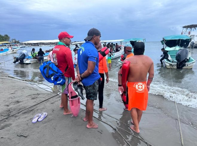 Se hunde lancha en Veracruz con 15 turistas por sobrecupo Se hunde lancha en Veracruz con 15 turistas por sobrecupo
