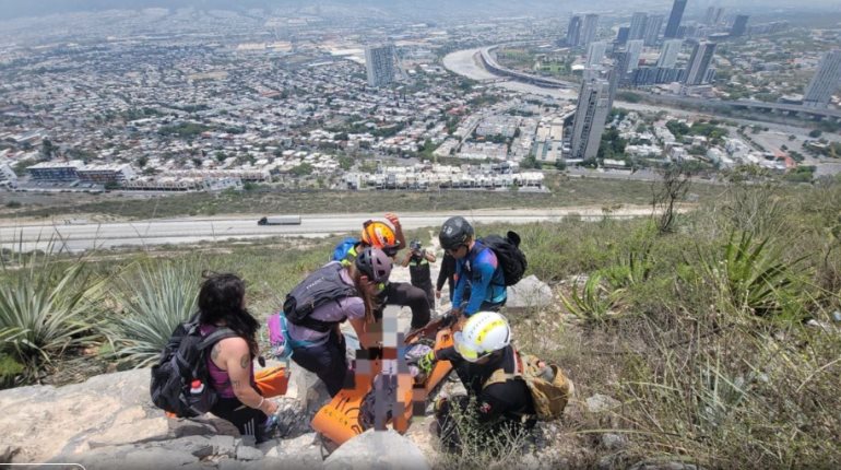Muere senderista al caer de 50 metros de altura en Santa Catarina, NL