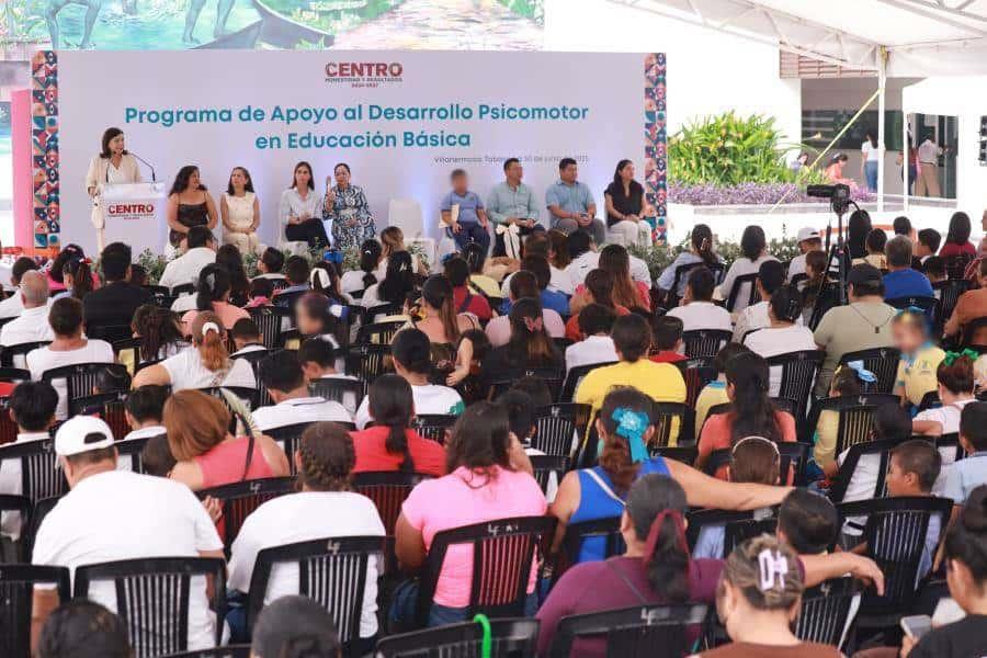 Entregan kits deportivos a escuelas de preescolar y primaria en Centro Entregan kits deportivos a escuelas de preescolar y primaria en Centro