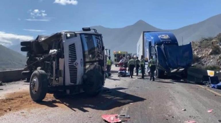 Al menos 5 personas muertas y más de 15 heridos, deja accidente en carretera federal de Coahuila