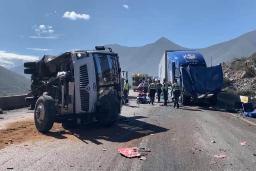 Al menos 5 personas muertas y más de 15 heridos, deja accidente en carretera federal de Coahuila Al menos 5 personas muertas y más de 15 heridos, deja accidente en carretera federal de Coahuila