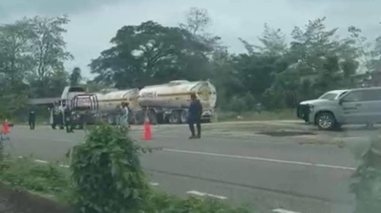 En Comalcalco recuperan tráiler robado, hallan hombre sin vida al interior y detienen a 3