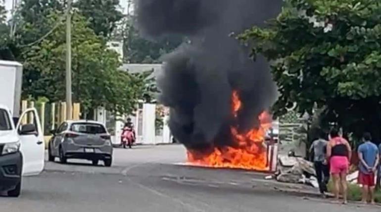 Se quema vehículo en la ranchería Chacalapa, Jalpa