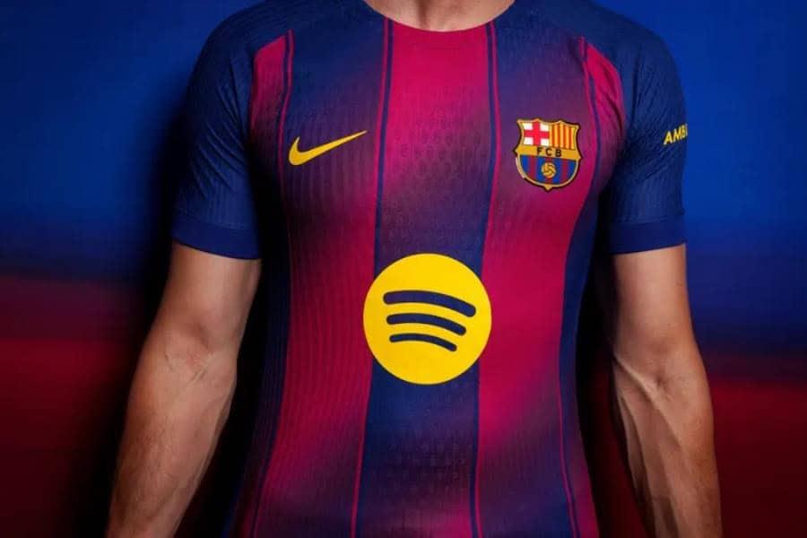 Barcelona presenta su jersey de local para la próxima temporada