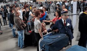 Tras amenazas de bomba, cierran temporalmente tráfico aéreo en Canadá