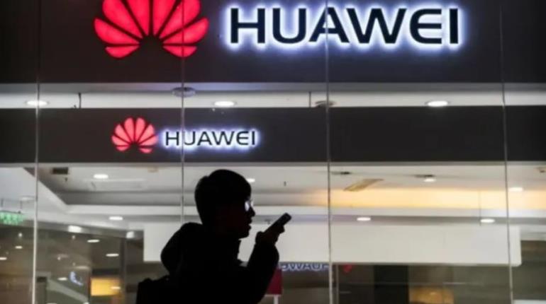 Huawei enfrentara cargos por robo de tecnología y crimen organizado, determina jueza de EE.UU.