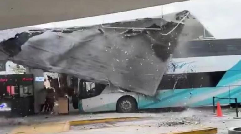 Se desploma parte del techo de la central de autobuses de Aguascalientes