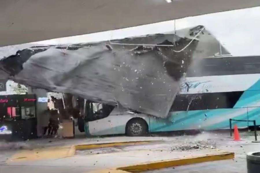 Se desploma parte del techo de la central de autobuses de Aguascalientes Se desploma parte del techo de la central de autobuses de Aguascalientes