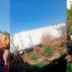 Rapiñan tráiler accidentado sobre la Villahermosa-Macuspana