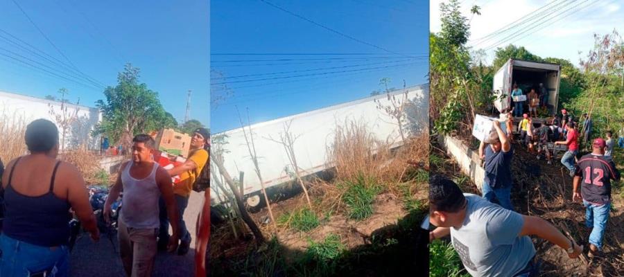 Rapiñan tráiler accidentado sobre la Villahermosa-Macuspana Rapiñan tráiler accidentado sobre la Villahermosa-Macuspana