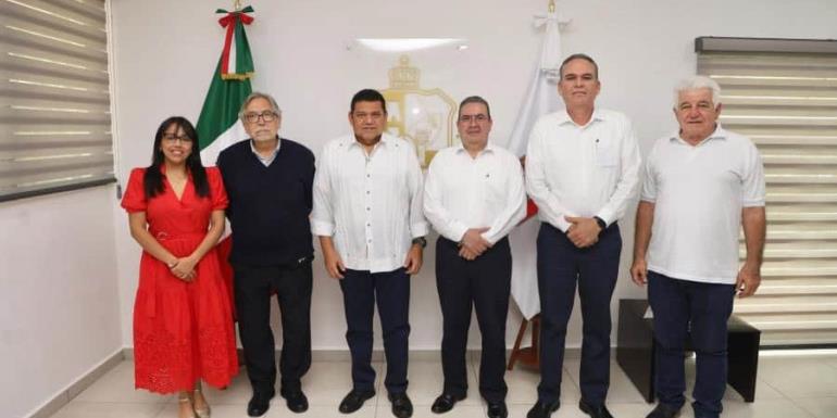 Se reúnen funcionarios de CFE y SENER con gobernador