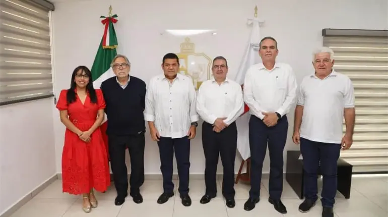 Se reúnen funcionarios de CFE y SENER con gobernador