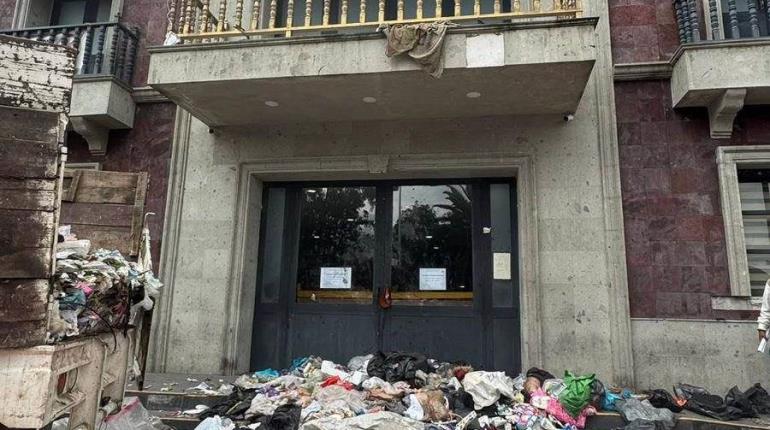 Graban a funcionaria de Ixtapaluca recibiendo dinero de supuesta extorsión a recolectores de basura