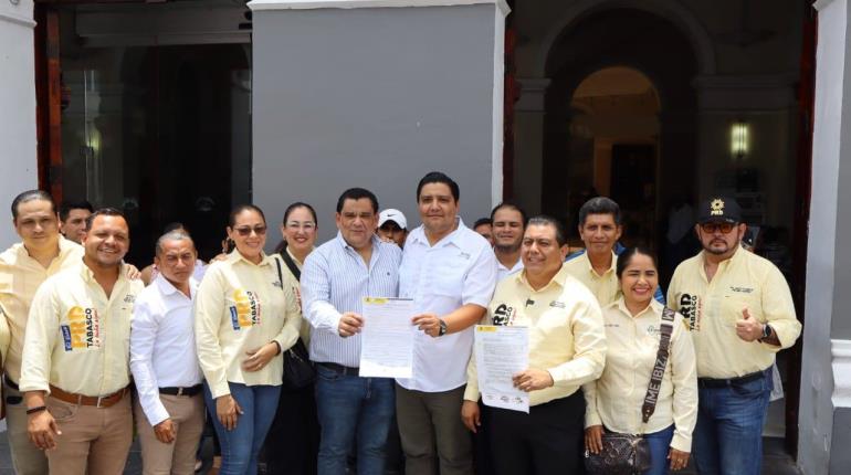 Acude dirigencia del PRD a Palacio de Gobierno; pide solución a resistencia civil