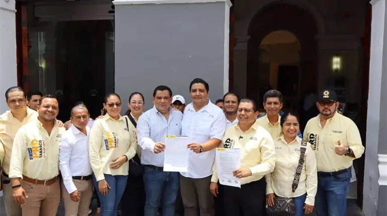 Acude dirigencia del PRD a Palacio de Gobierno; pide solución a resistencia civil