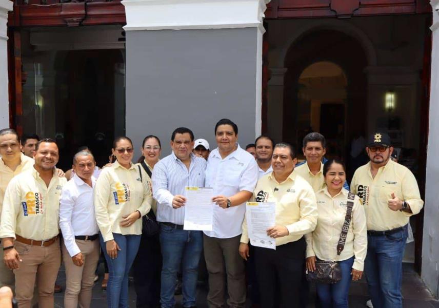 Acude dirigencia del PRD a Palacio de Gobierno; pide solución a resistencia civil