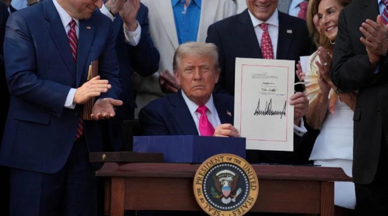 Trump firma su "gran y hermosa" ley fiscal con impuesto a remesas