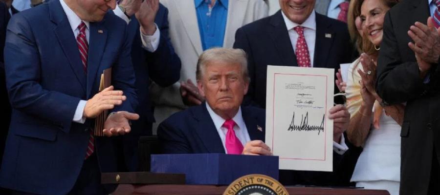 Trump firma su "gran y hermosa" ley fiscal con impuesto a remesas Trump firma su "gran y hermosa" ley fiscal con impuesto a remesas