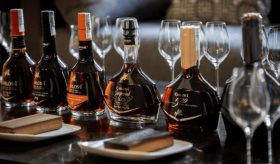 China impone aranceles de hasta 34.9% al brandy europeo