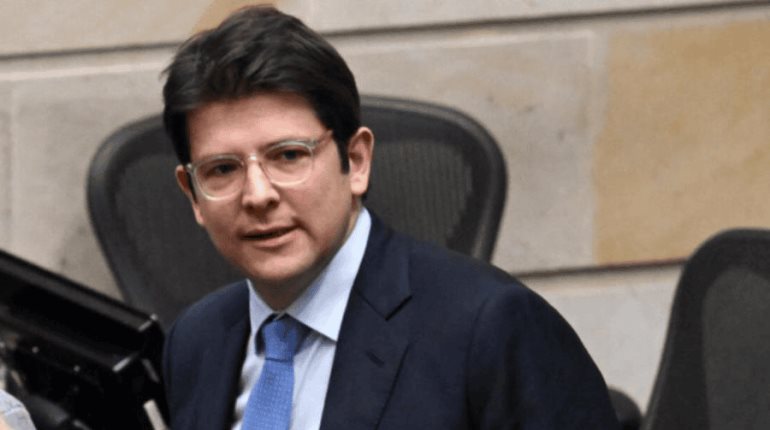 Emite Interpol ficha de búsqueda contra presunto responsable del atentado a Miguel Uribe