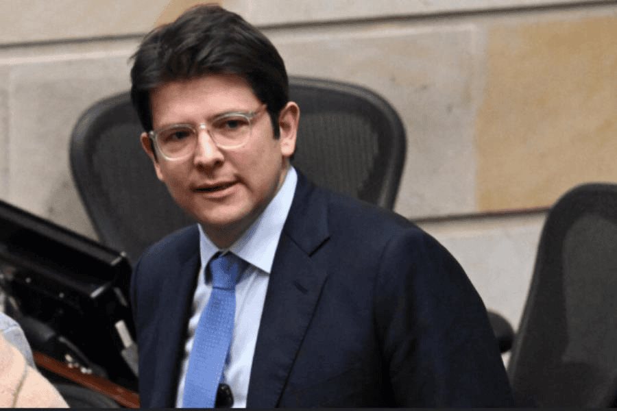 Emite Interpol ficha de búsqueda contra presunto responsable del atentado a Miguel Uribe Emite Interpol ficha de búsqueda contra presunto responsable del atentado a Miguel Uribe