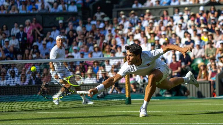 Carlos Alcaraz avanza en Wimbledon