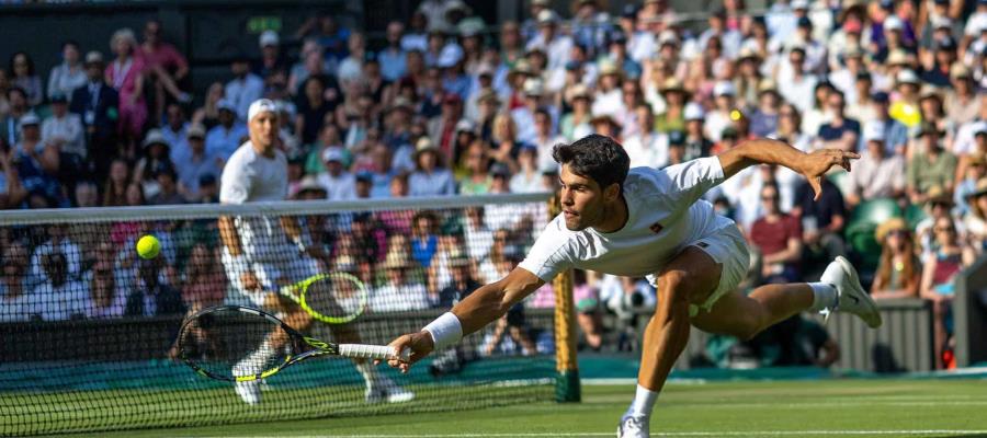 Carlos Alcaraz avanza en Wimbledon Carlos Alcaraz avanza en Wimbledon