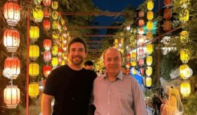 Calderón comparte fotografías con su hijo en China; asegura que fue invitado por razones de trabajo