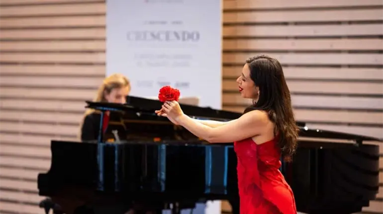 ¡Talento tabasqueño en época decembrina! Paula Malagón promociona tema navideño